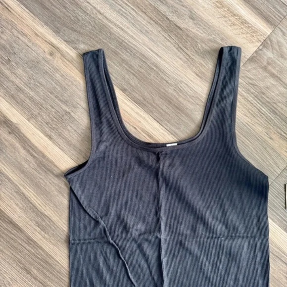 SO Seamless Scoop Neck Ribbed Tank Bodysuit Set of 2 Black & Mauve  Size M - Picture 9 of 14